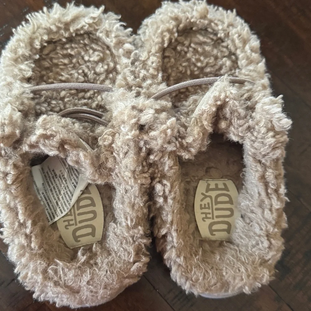 Hey Dude Kids Faux-Sherpa Slip-On Slippers in Light Brown